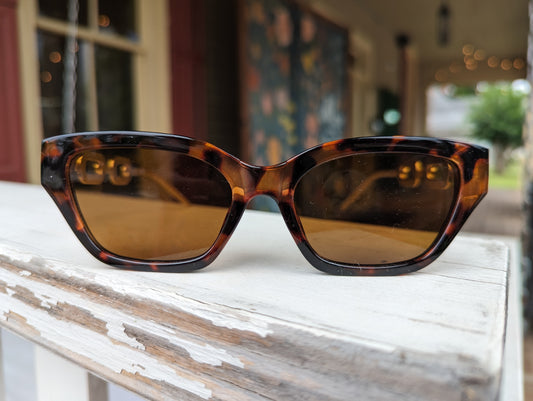 Tortoise Sunglasses With Gold Chain Arm-Apparel & Accessories > Clothing Accessories > Sunglasses-Quinn's Mercantile